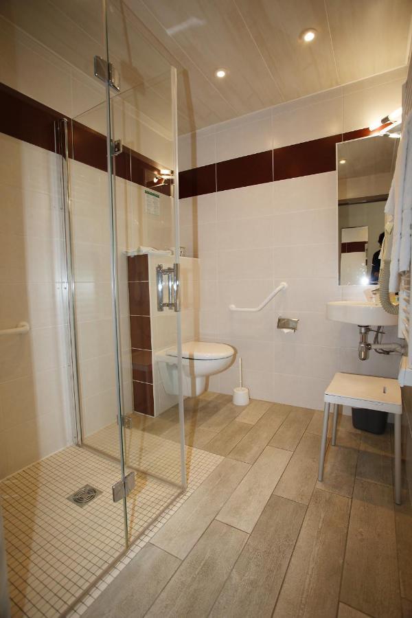 Contact Hotel - Hotel Le Lion D'Or 람발 외부 사진