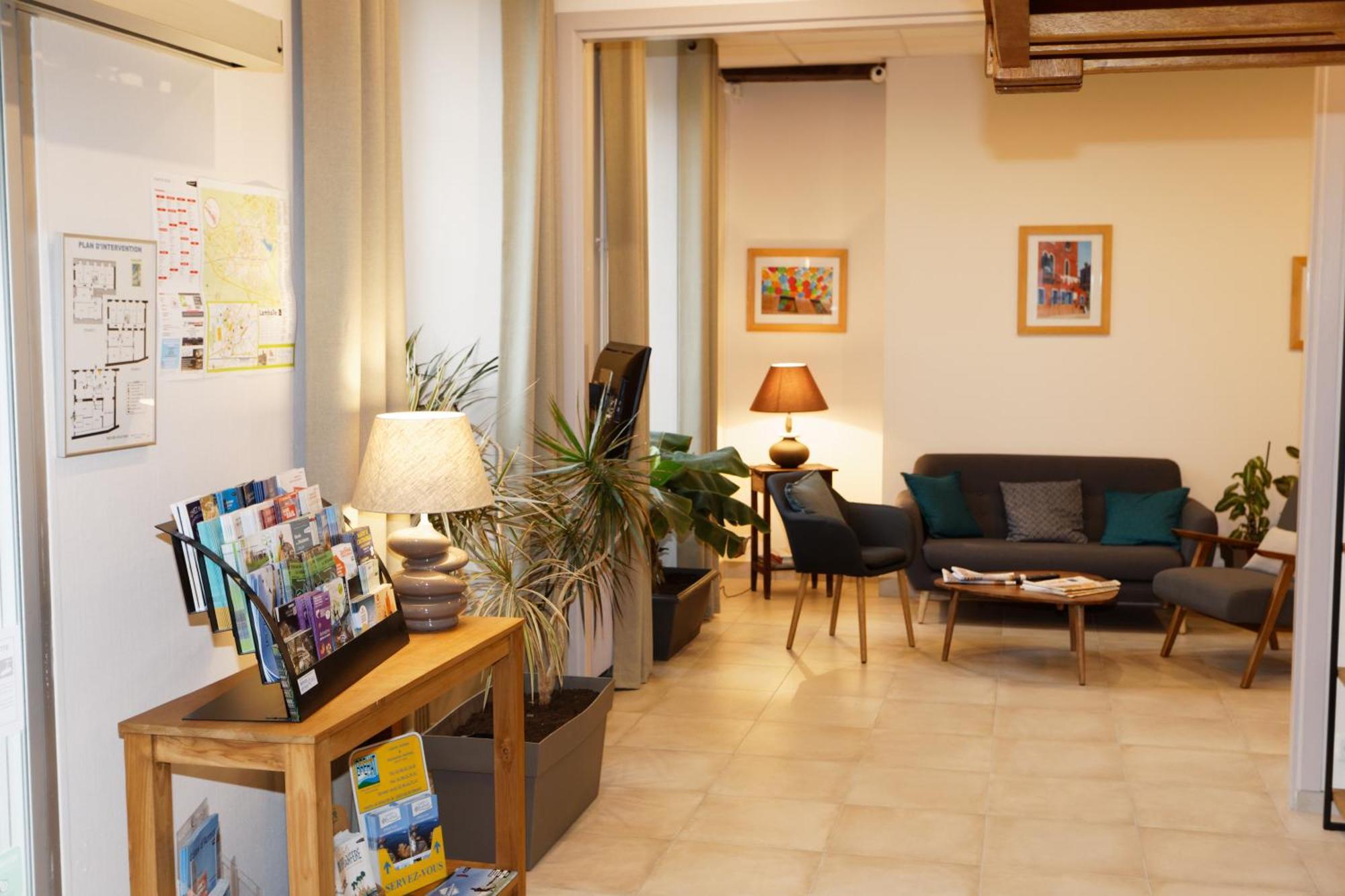 Contact Hotel - Hotel Le Lion D'Or 람발 외부 사진