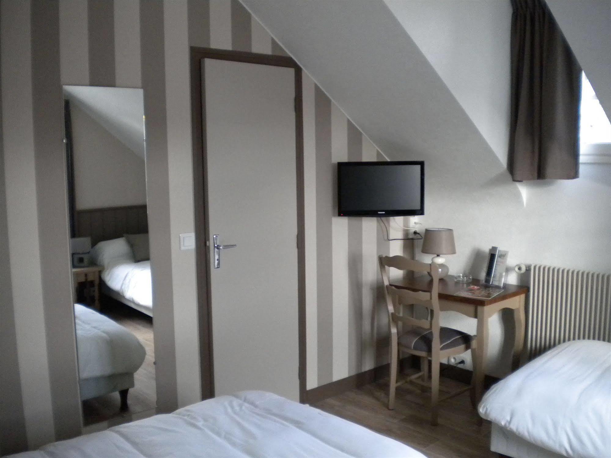 Contact Hotel - Hotel Le Lion D'Or 람발 외부 사진